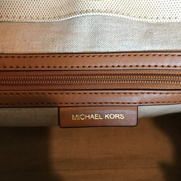Michael Kors Cream Canvas Shoulder Bag With Leather Trim - Picture 8 of 9